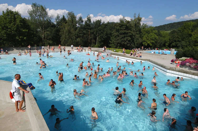 Erlebnisfreibad-Baerenwelle-1_front_large.jpg